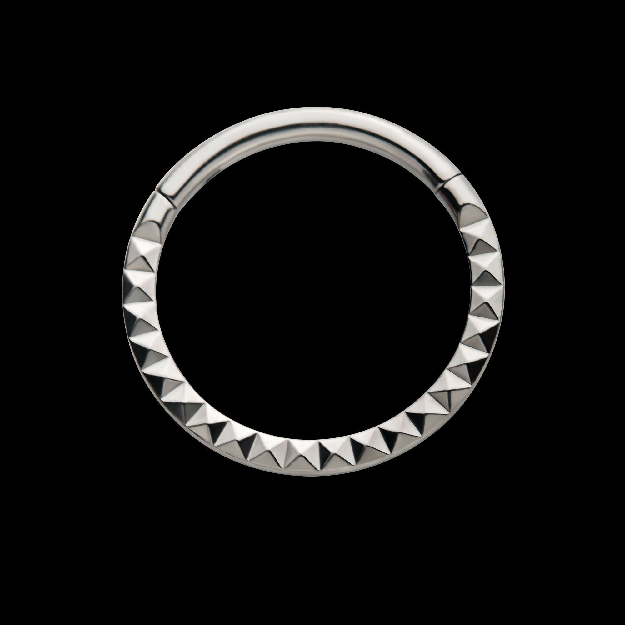 Pyramid Design Front Facing Hinged Segment Clicker Hoop Earring / Nosering – Titanium
