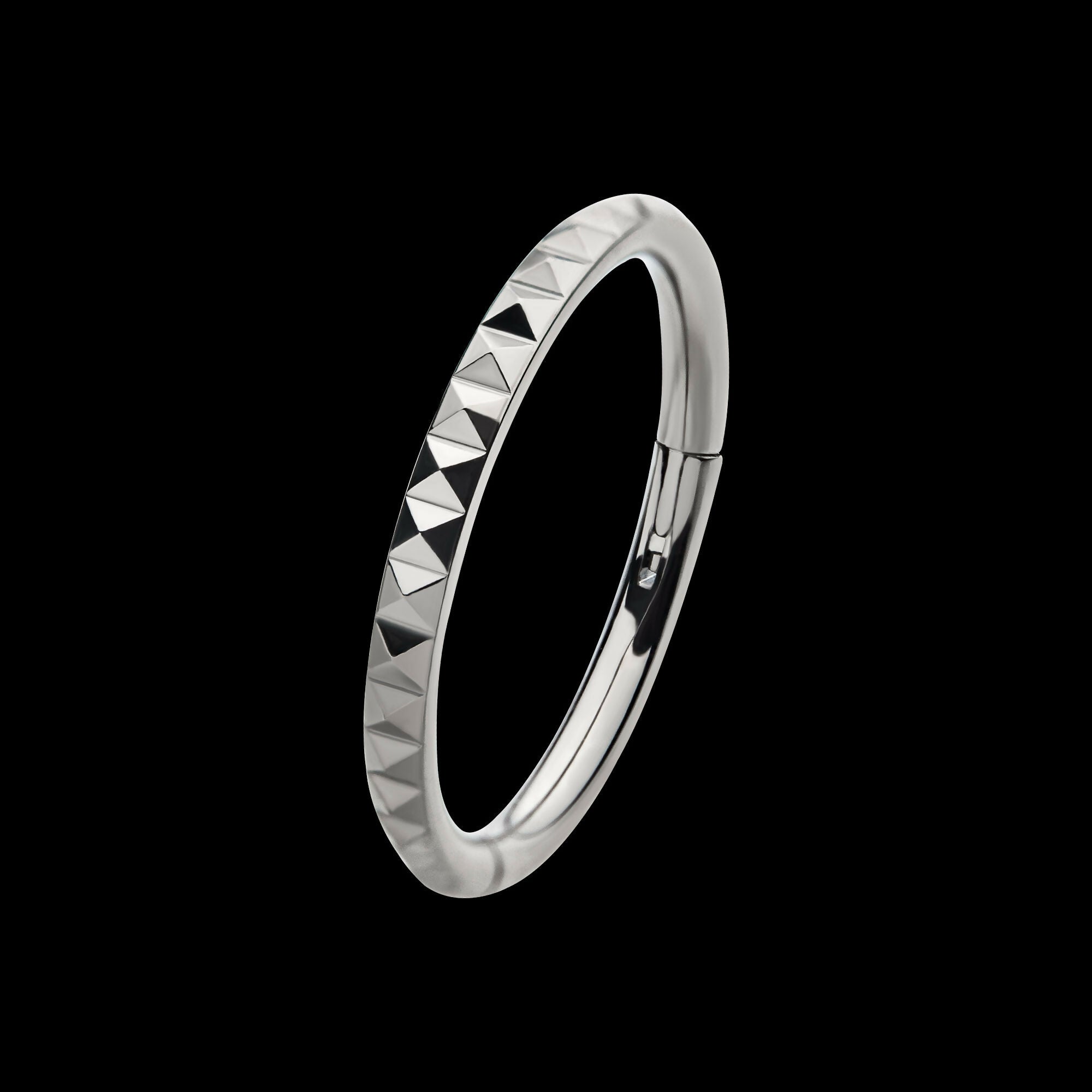 Pyramid Design Side Facing Hinged Segment Clicker Hoop Earring / Nosering – Titanium